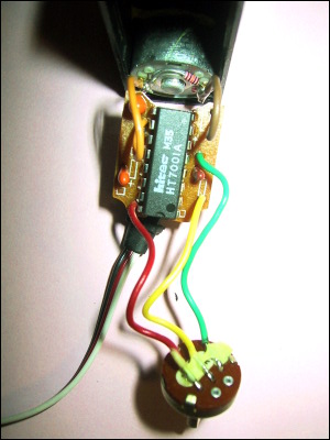 Platine des HITEC-Servo